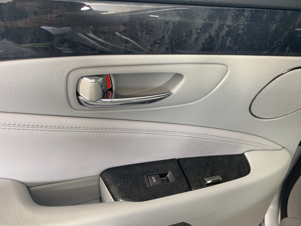 Vehicle photo 31