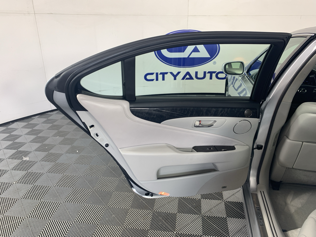 Vehicle photo 30