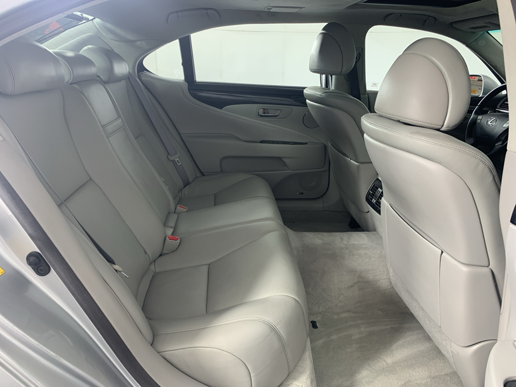 Vehicle photo 37