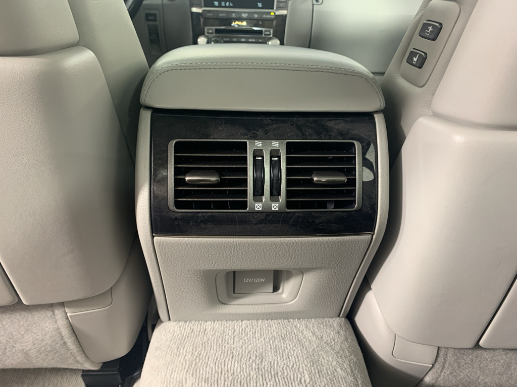 Vehicle photo 33