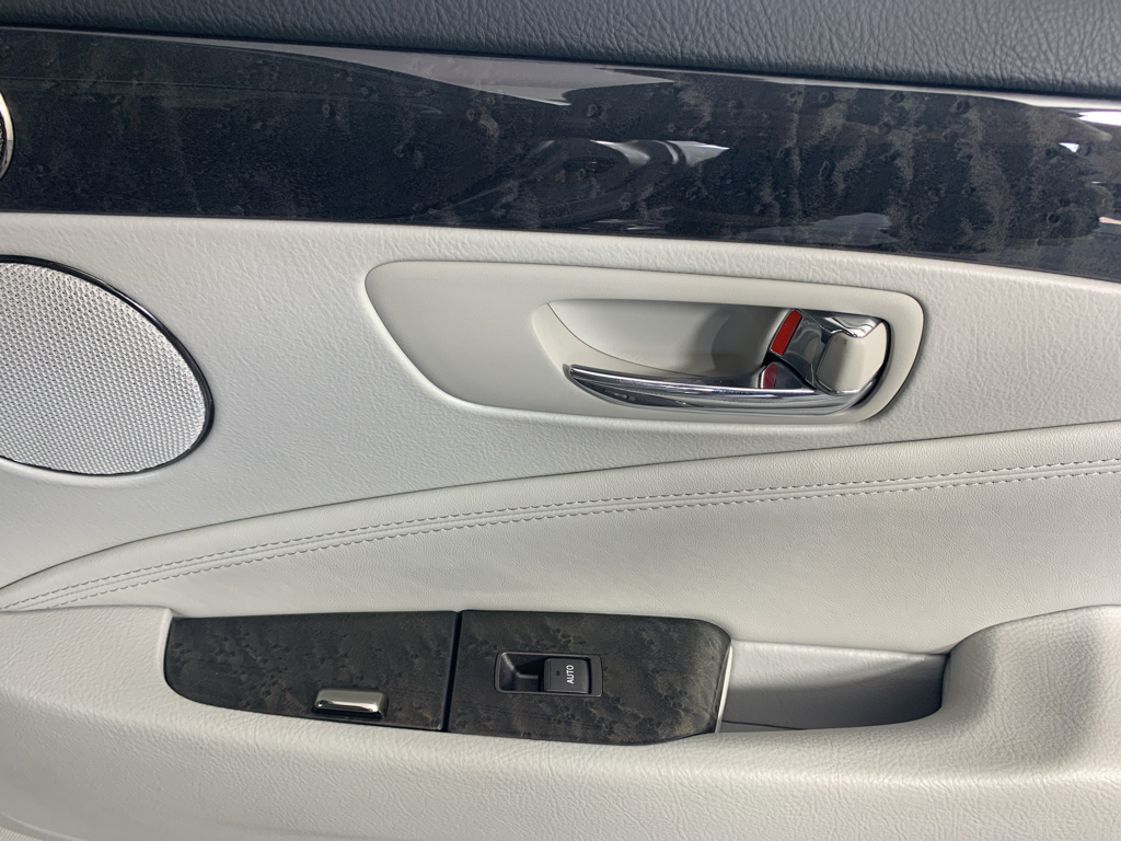 Vehicle photo 36