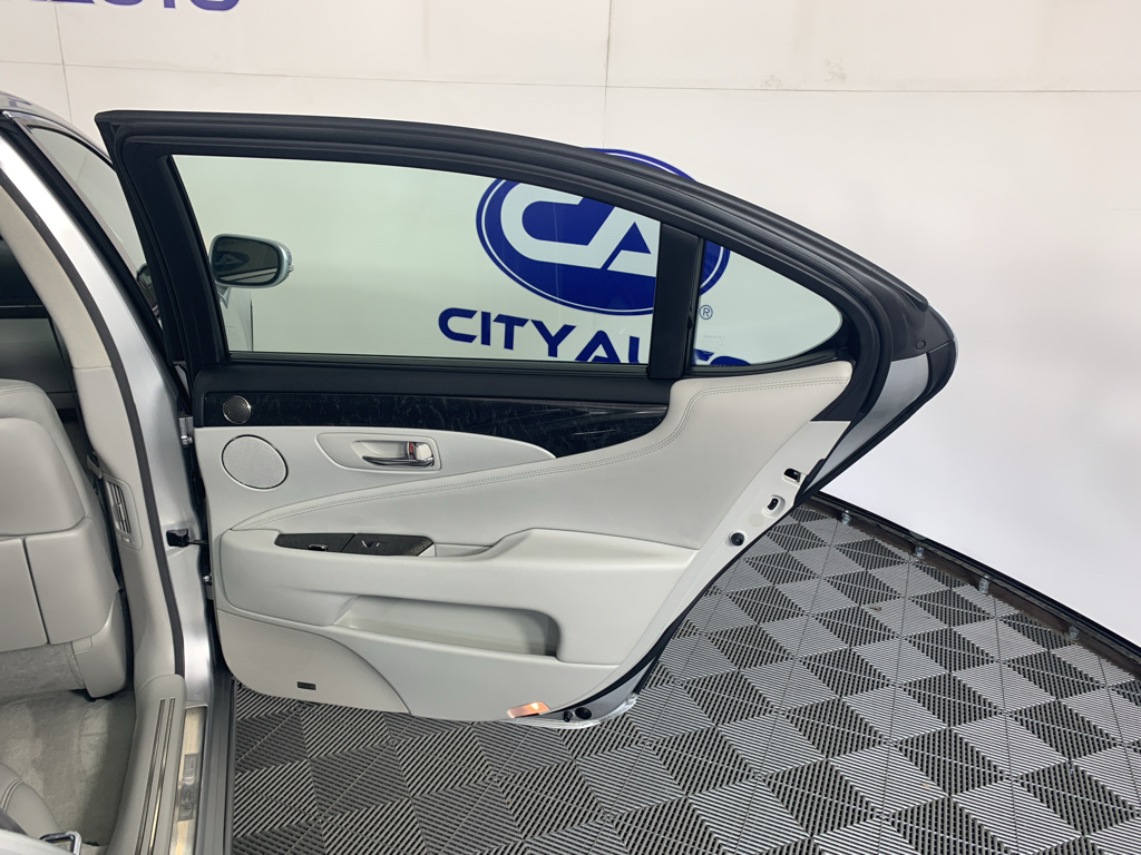 Vehicle photo 35