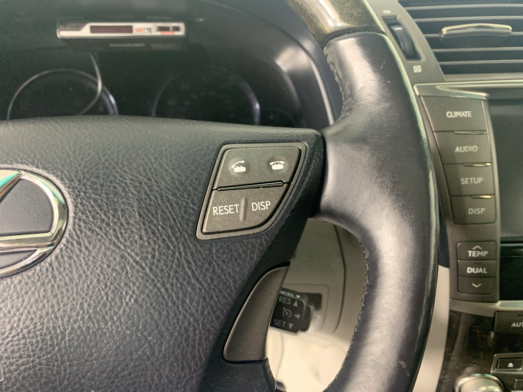 Vehicle photo 19