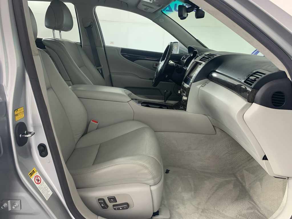 Vehicle photo 40