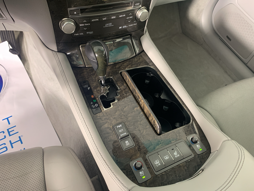 Vehicle photo 24
