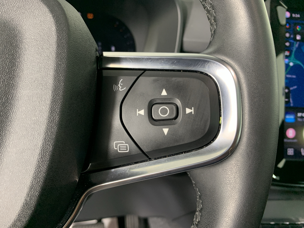 Used 2023 Volvo XC40 B5 SUV