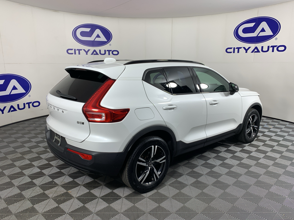 Used 2023 Volvo XC40 B5 SUV