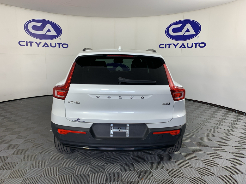 Used 2023 Volvo XC40 B5 SUV