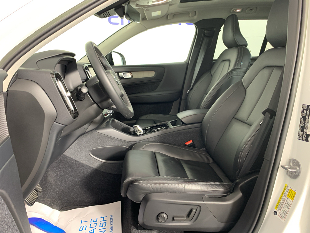 Used 2023 Volvo XC40 B5 SUV