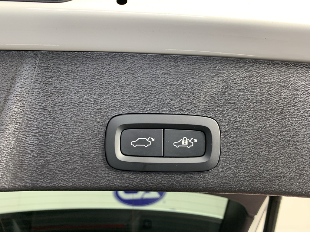 Used 2023 Volvo XC40 B5 SUV