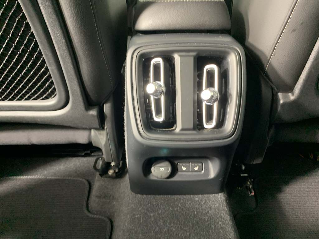 Used 2023 Volvo XC40 B5 SUV