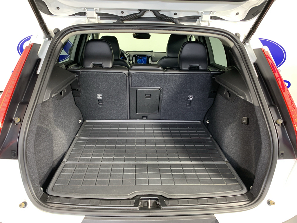 Used 2023 Volvo XC40 B5 SUV