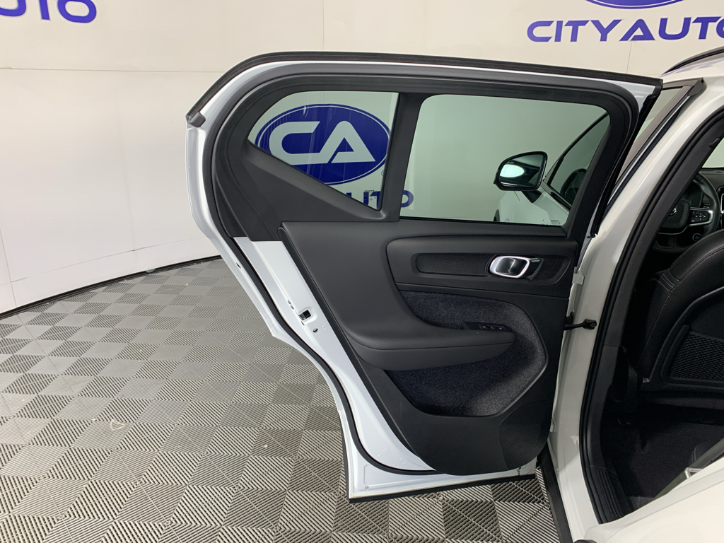 Used 2023 Volvo XC40 B5 SUV