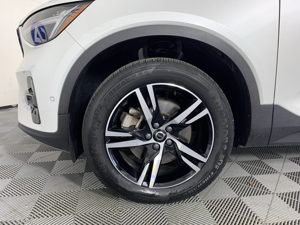 Used 2023 Volvo XC40 B5 SUV