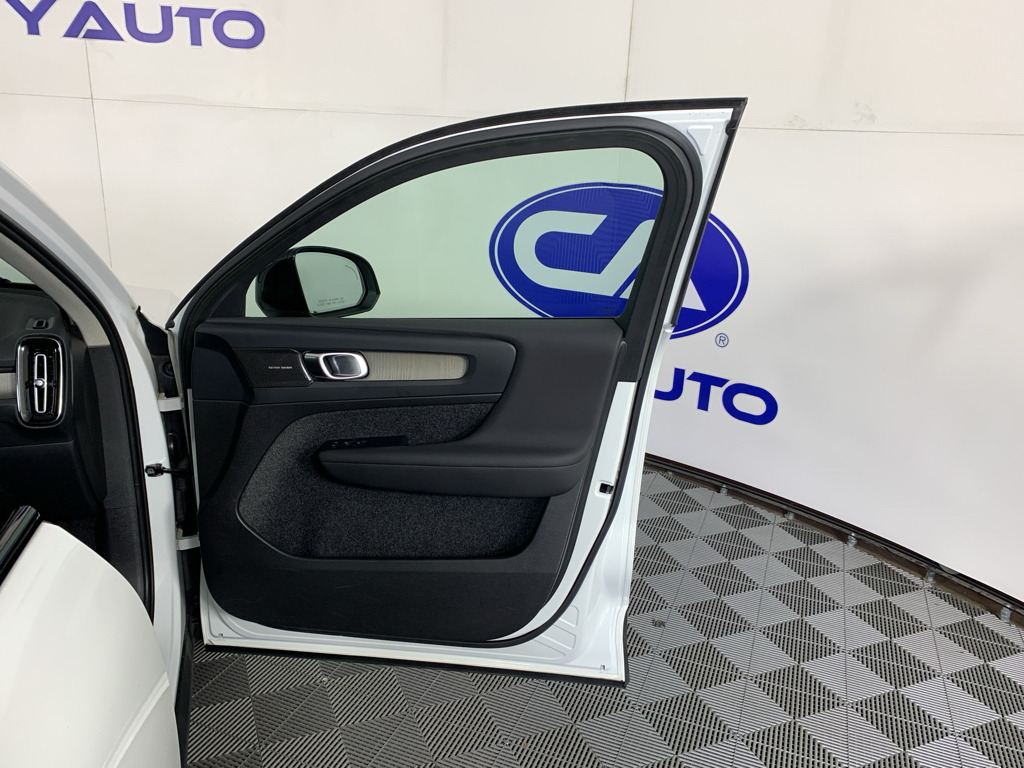 Used 2023 Volvo XC40 B5 SUV