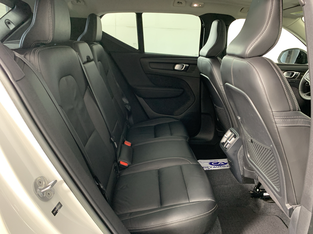 Used 2023 Volvo XC40 B5 SUV