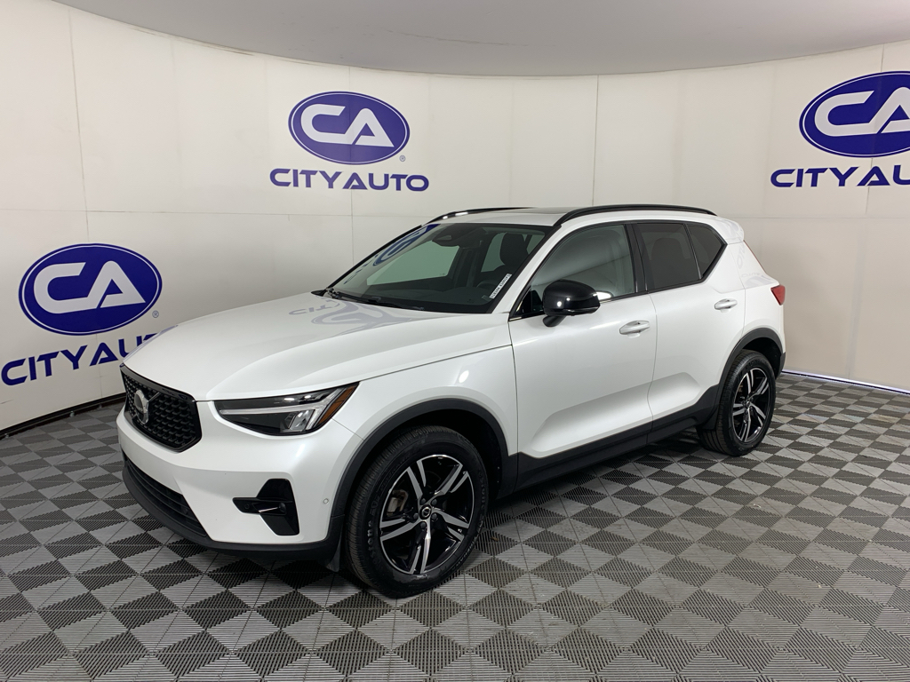 Used 2023 Volvo XC40 B5 SUV