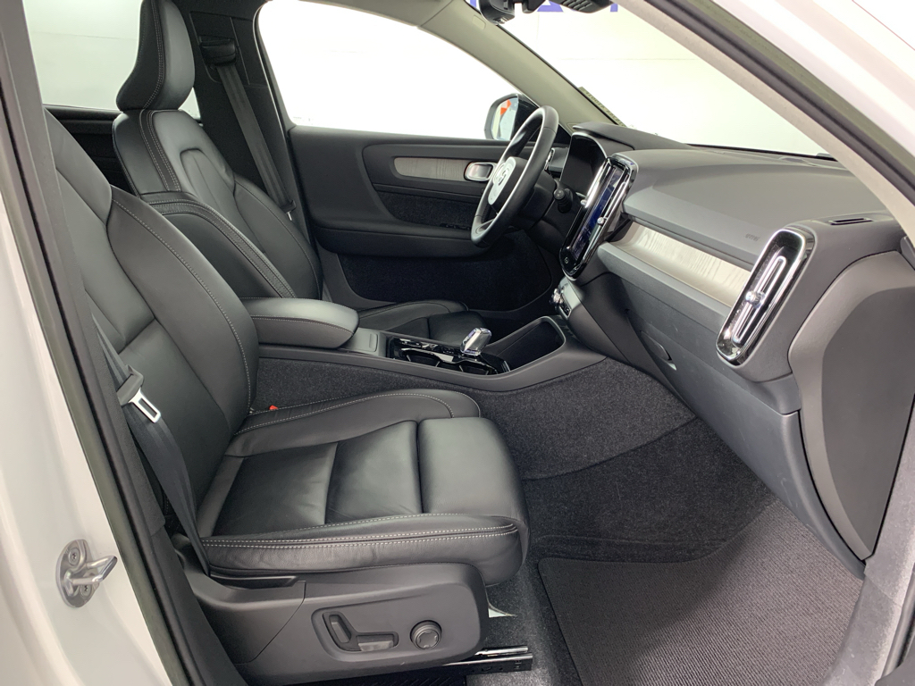 Used 2023 Volvo XC40 B5 SUV