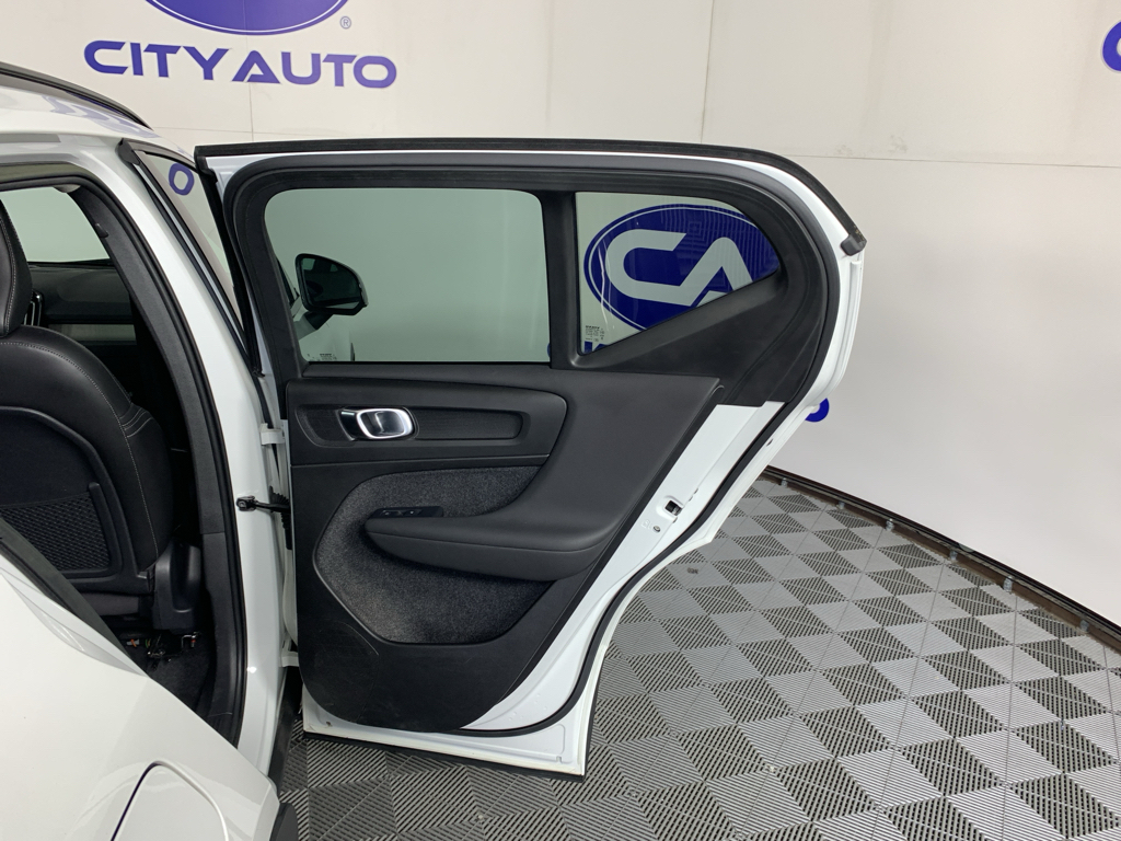 Used 2023 Volvo XC40 B5 SUV