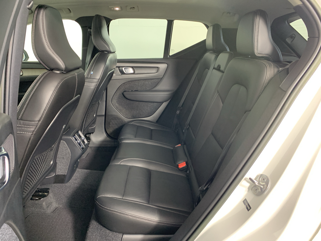 Used 2023 Volvo XC40 B5 SUV