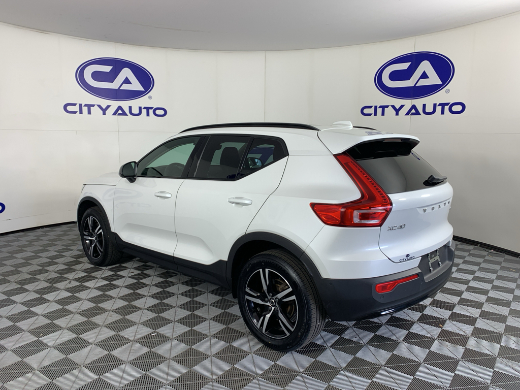 Used 2023 Volvo XC40 B5 SUV
