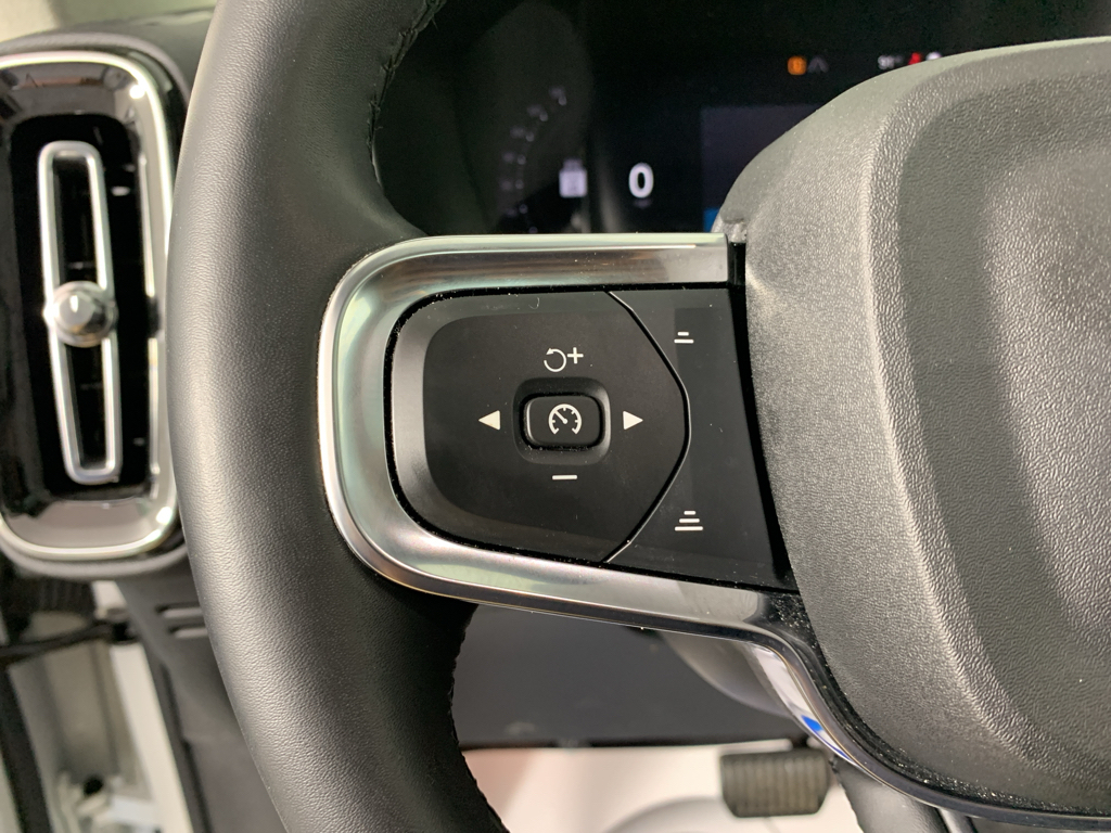 Used 2023 Volvo XC40 B5 SUV