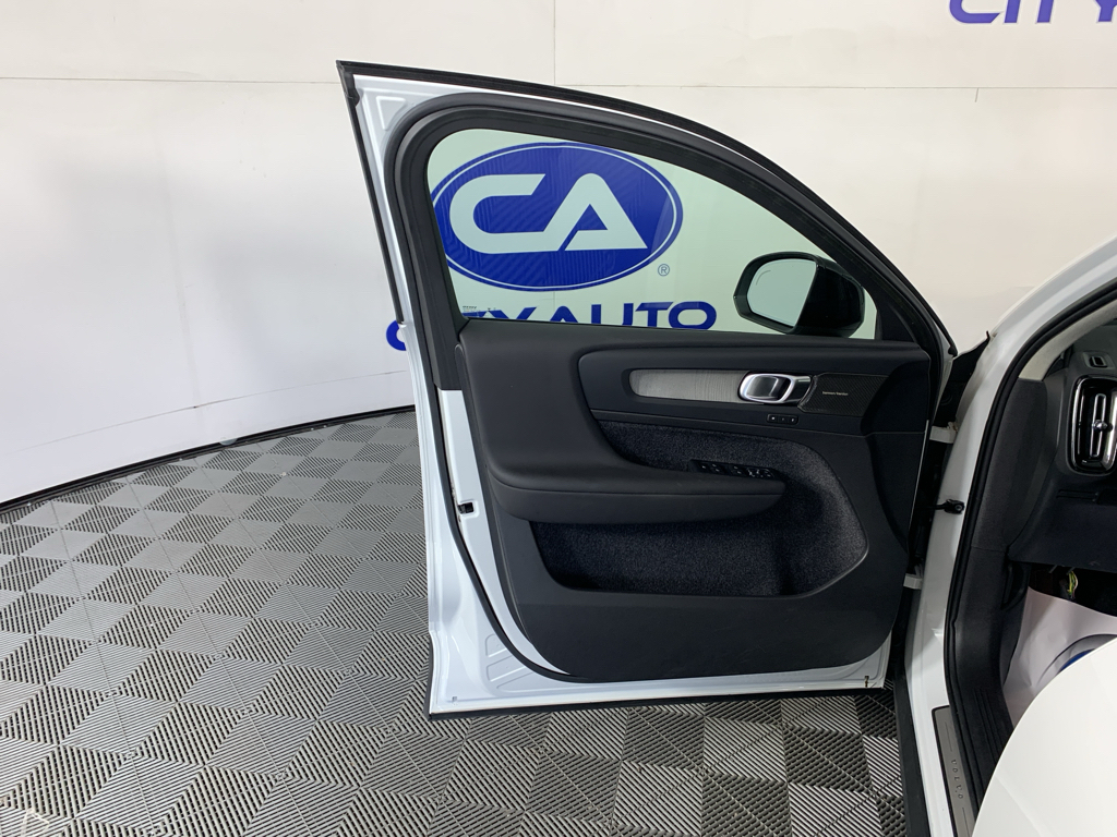Used 2023 Volvo XC40 B5 SUV