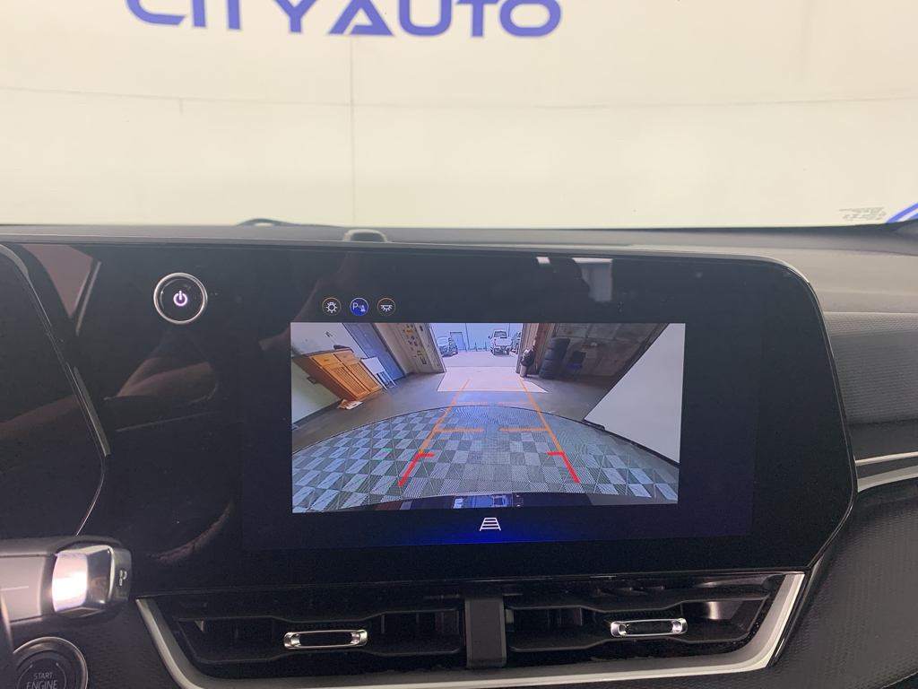 Vehicle photo 26