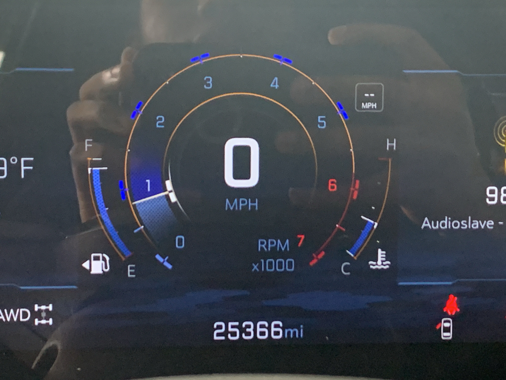 Vehicle photo 23
