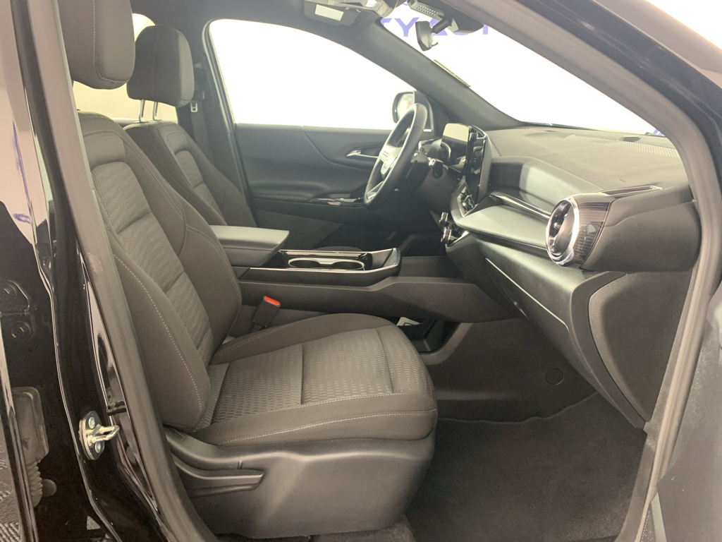 Vehicle photo 40