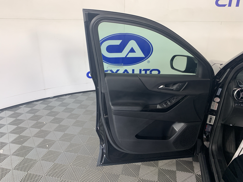 Vehicle photo 13