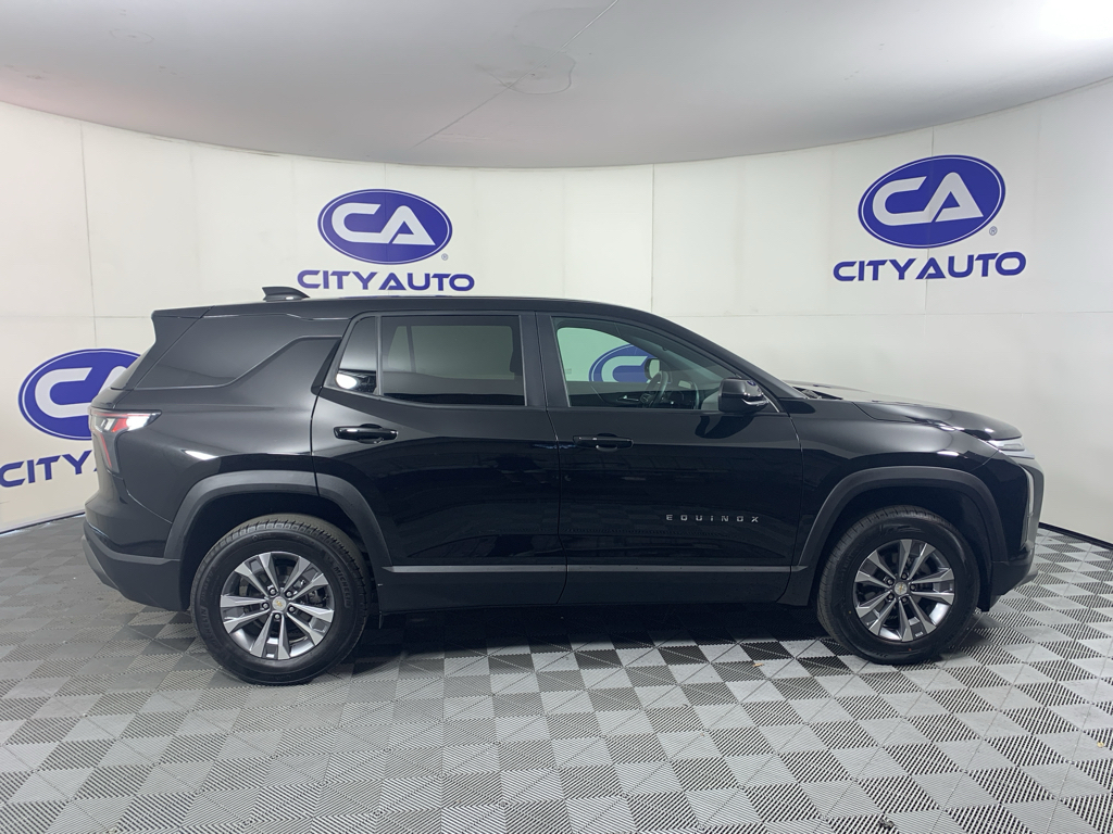 Vehicle photo 2