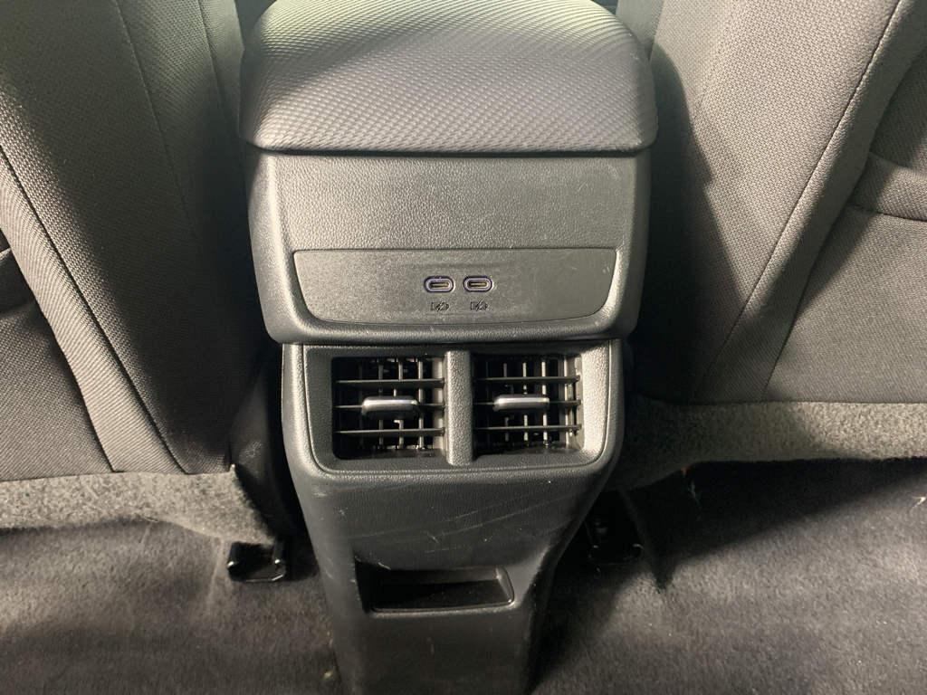 Vehicle photo 32