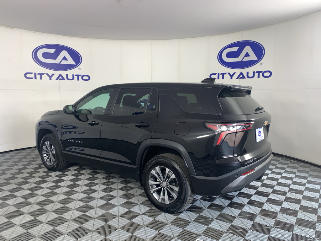 Vehicle photo 5