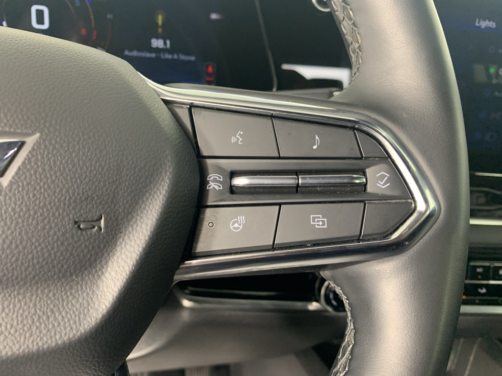 Vehicle photo 19