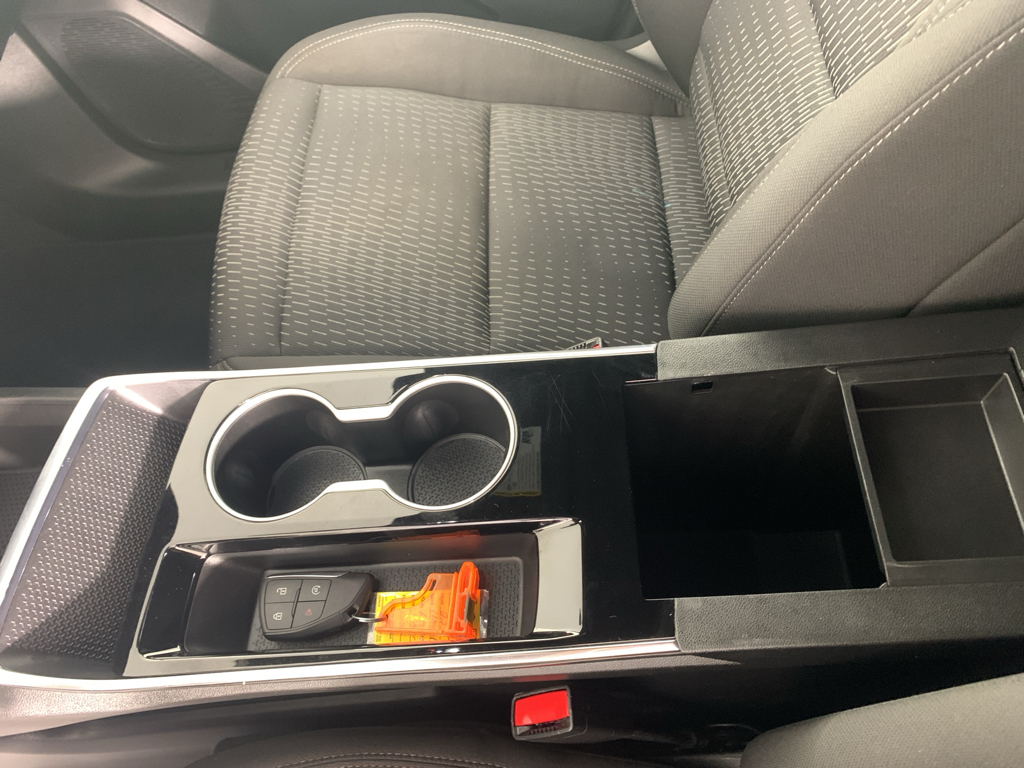 Vehicle photo 28