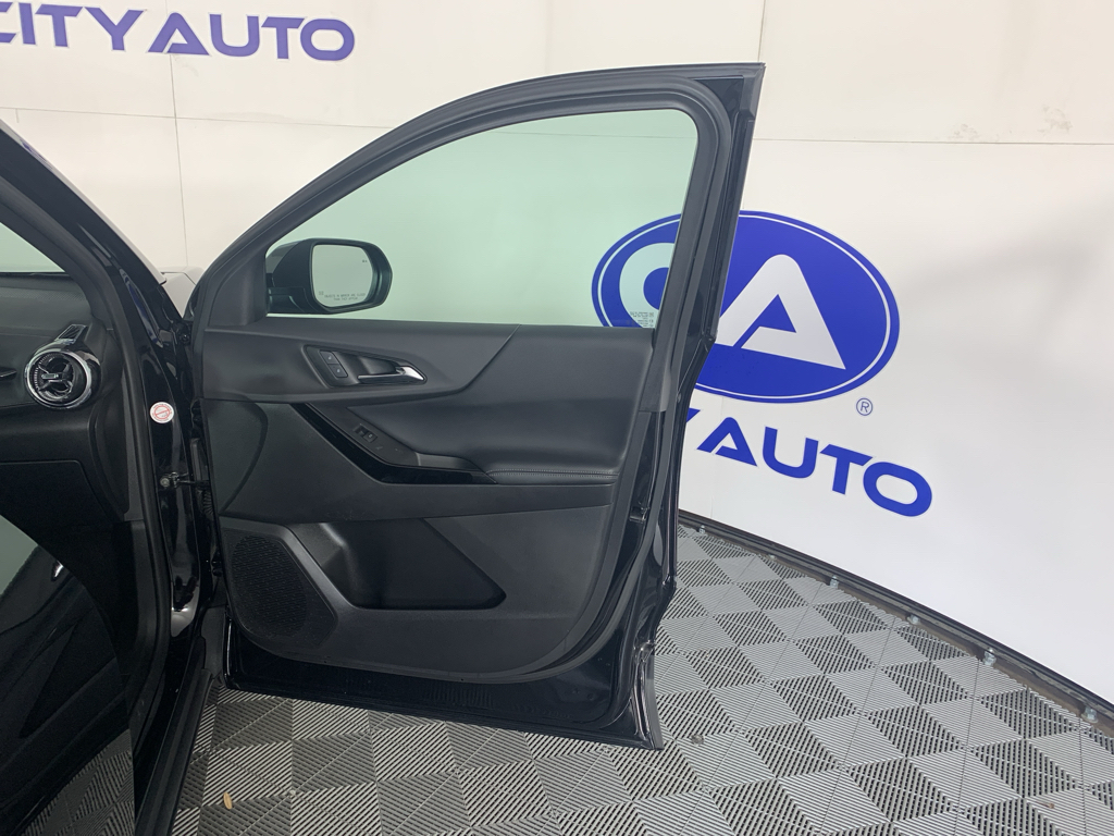 Vehicle photo 38