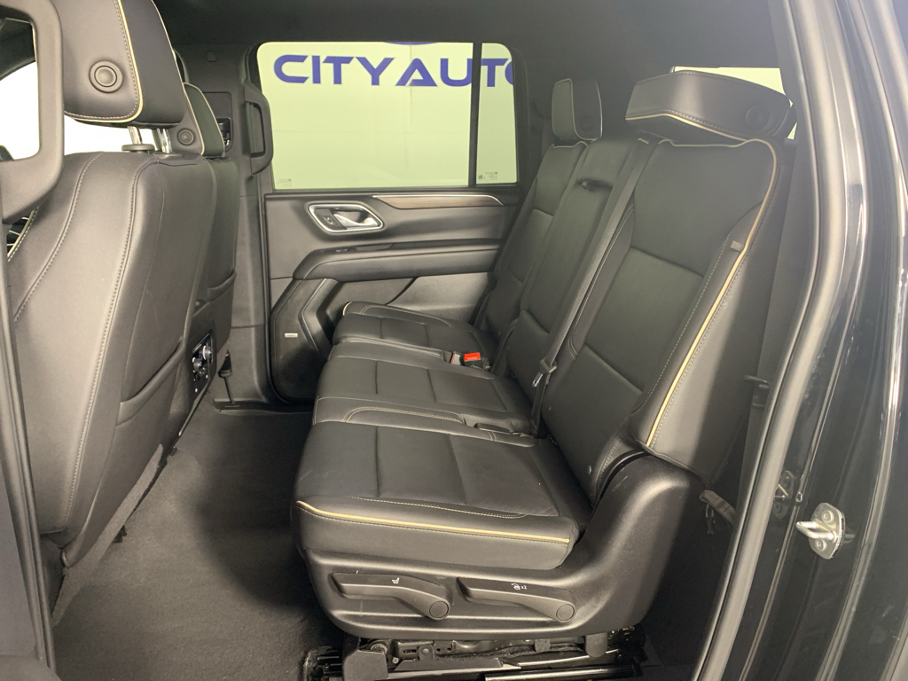 Vehicle photo 30