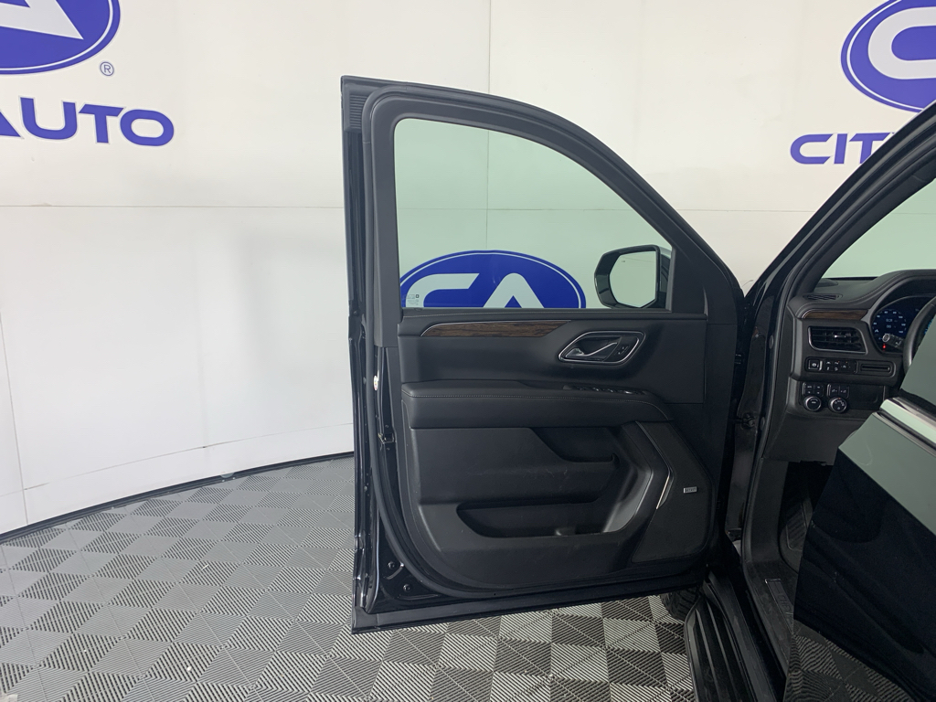 Vehicle photo 12