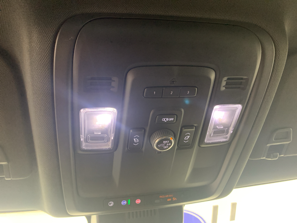 Vehicle photo 26