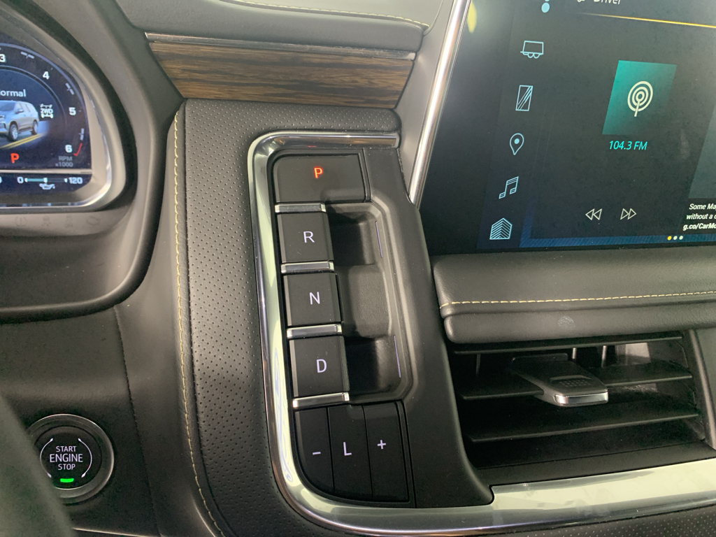 Vehicle photo 23