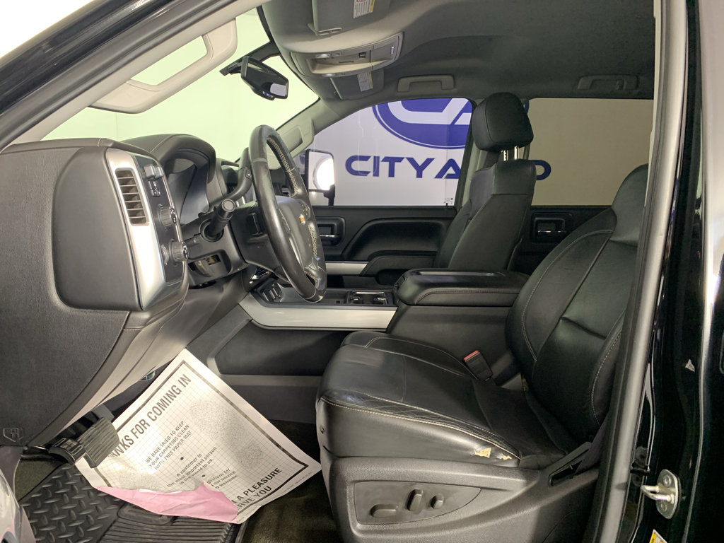 Vehicle photo 14