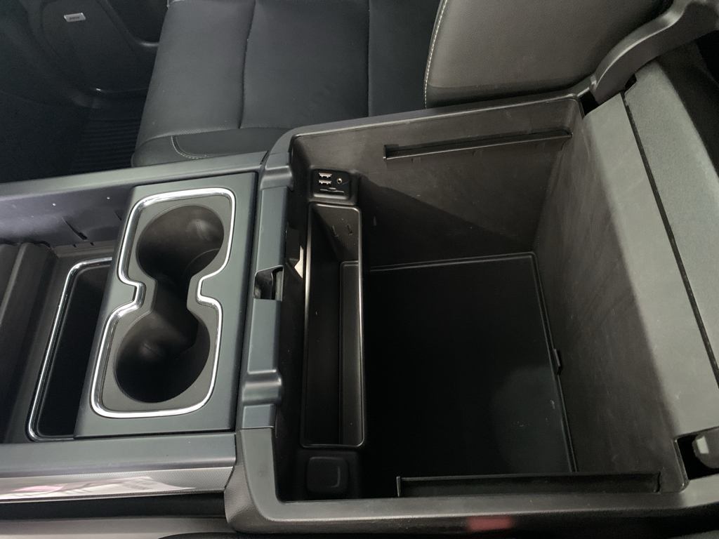 Vehicle photo 25