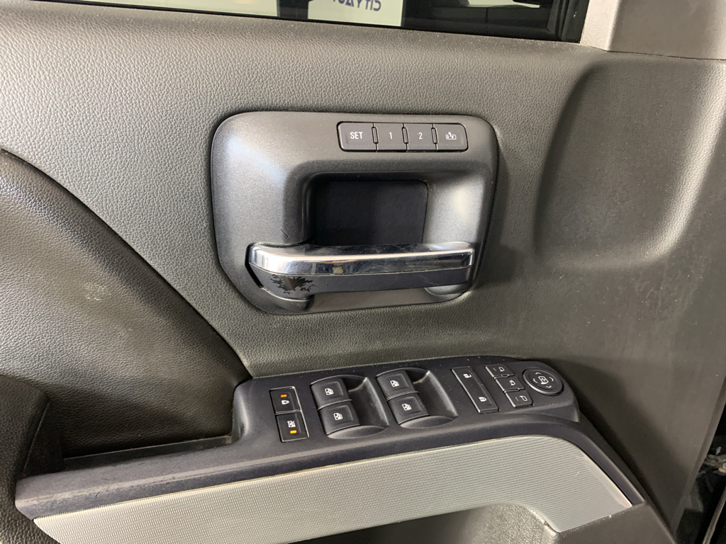 Vehicle photo 13