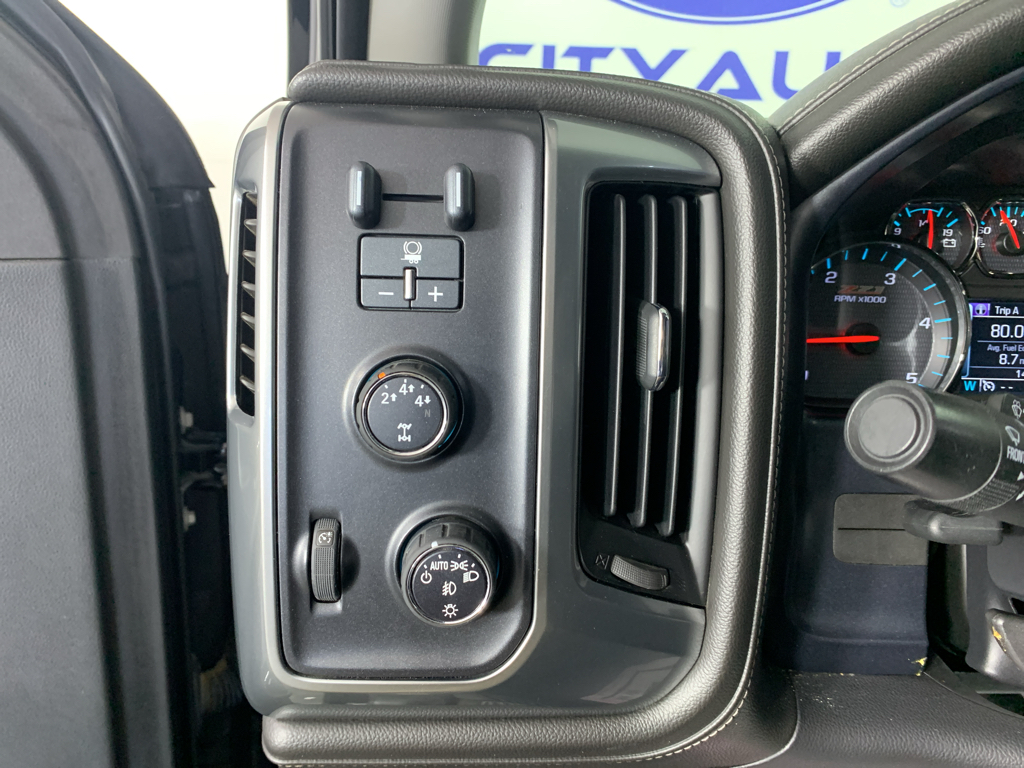 Vehicle photo 15