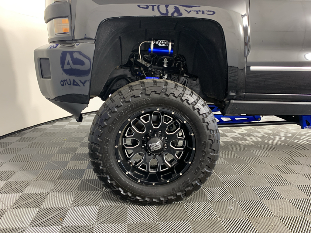 Vehicle photo 9