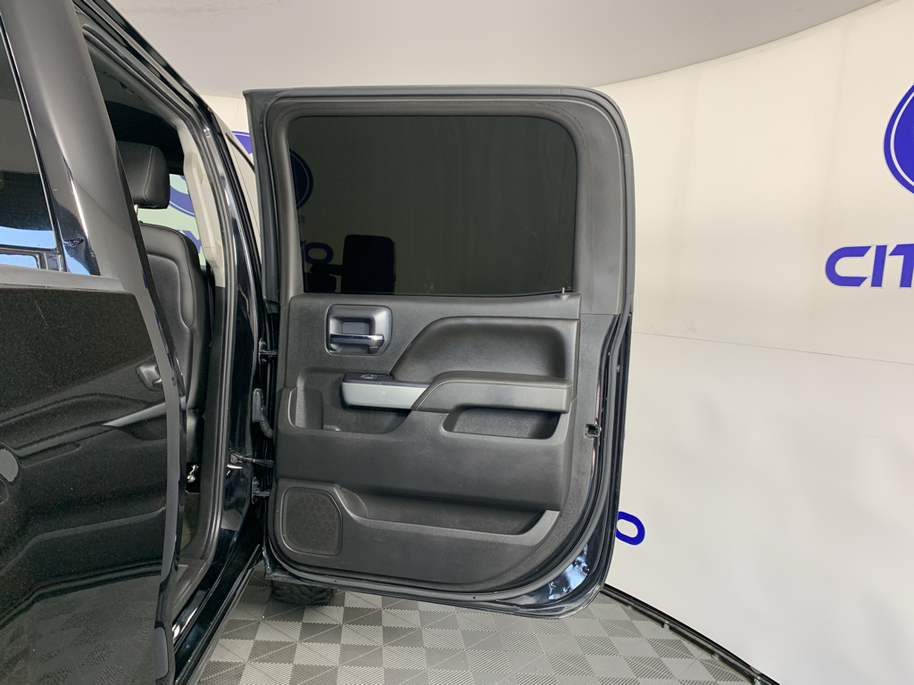Vehicle photo 30