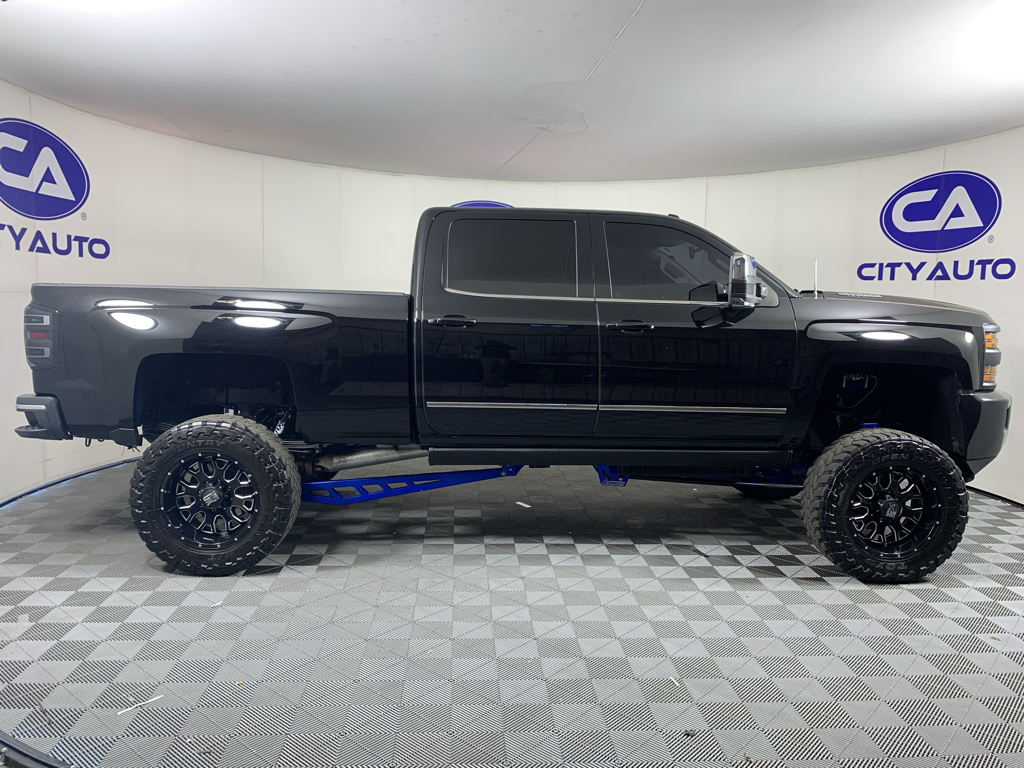 Vehicle photo 2