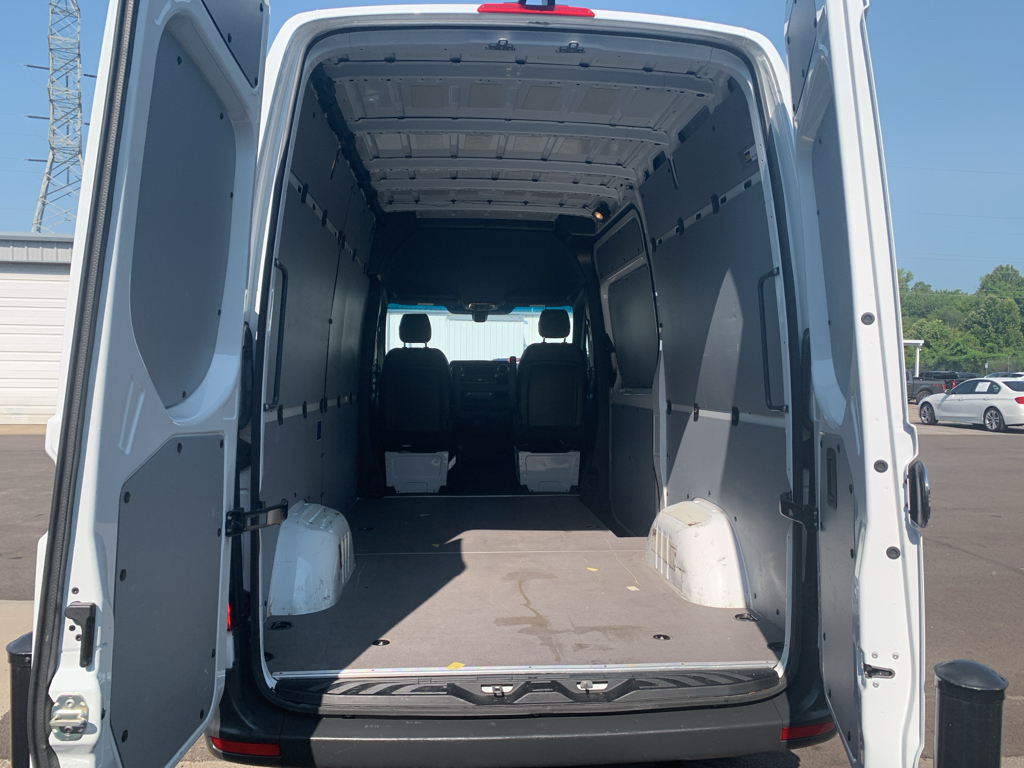 Vehicle photo 27