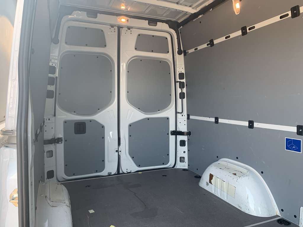Vehicle photo 29